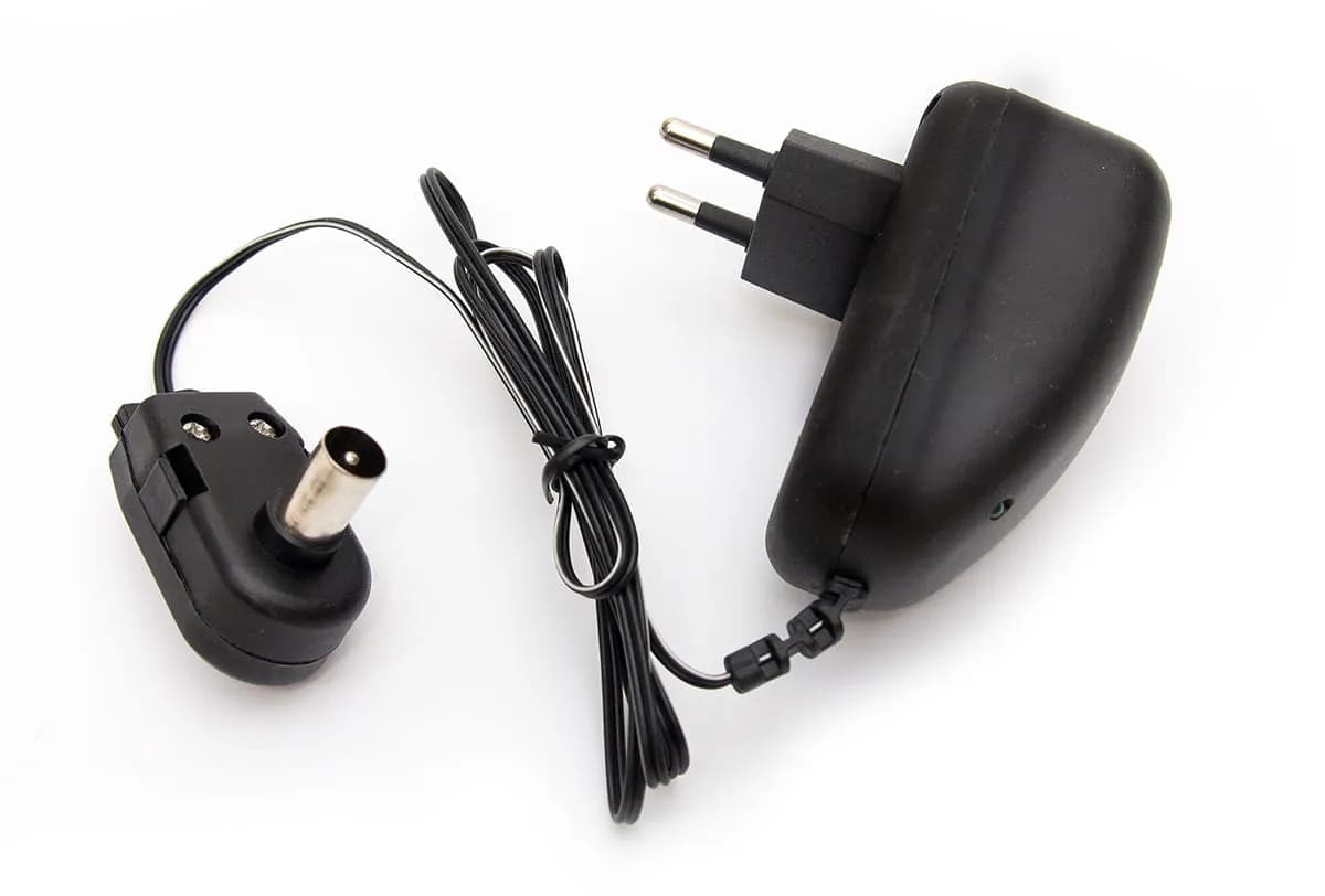 Najlepszy zasilacz do anteny naziemnej – uniknij problemów z sygnałem