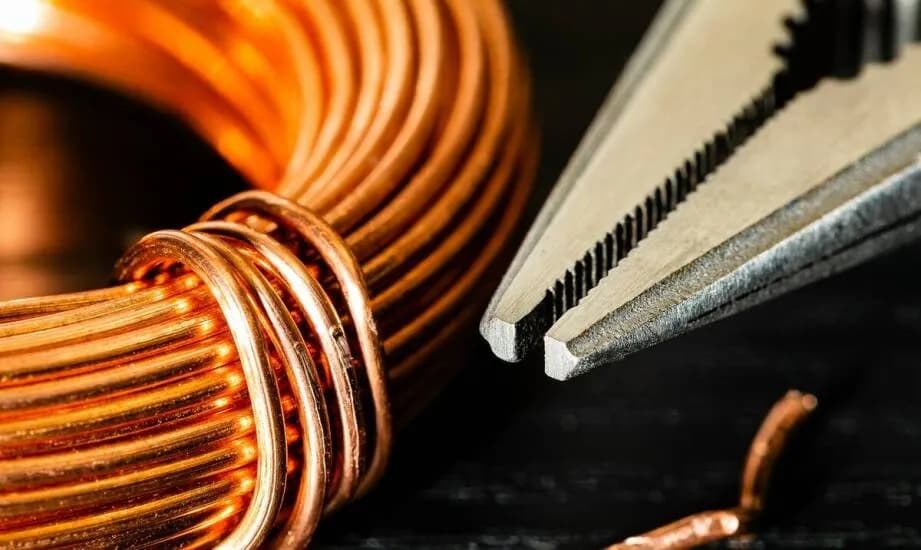 Jak zrobić antenę do radia z drutu, aby poprawić odbiór sygnału